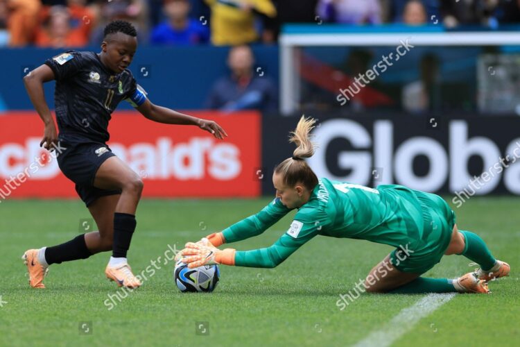 daphne van domselaar feet 1