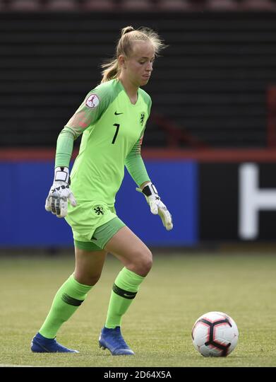 daphne van domselaar feet 5