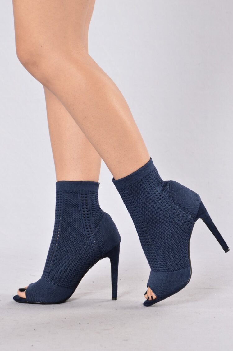 darlene nikki feet 3