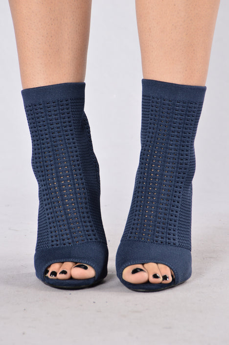 darlene nikki feet 4