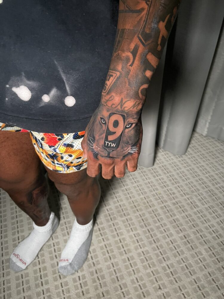 davion mitchell feet 1