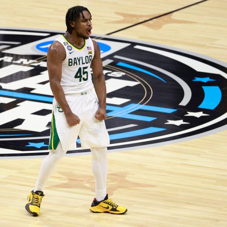 davion mitchell feet 4