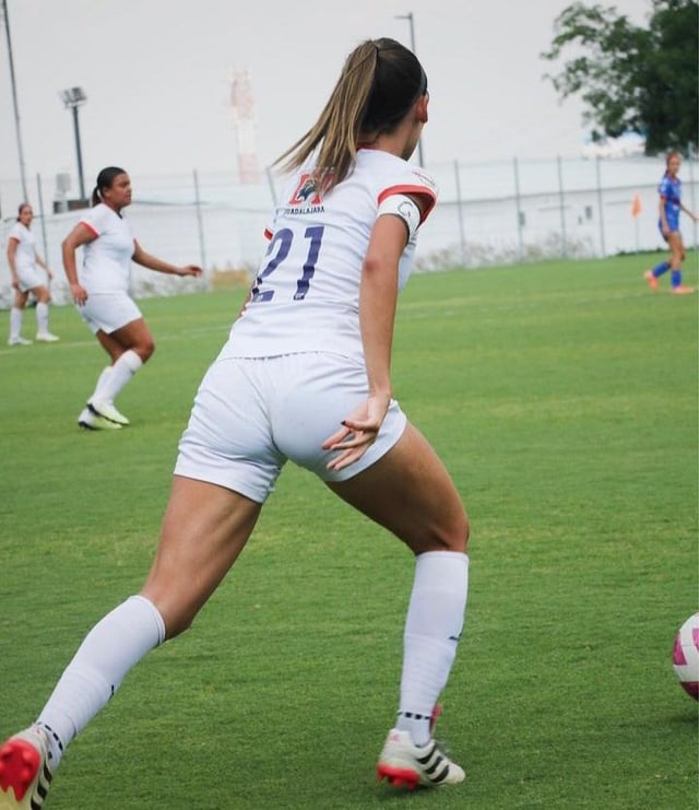 dayana madrigal feet 2