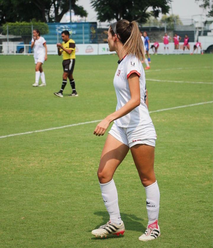 dayana madrigal feet 4