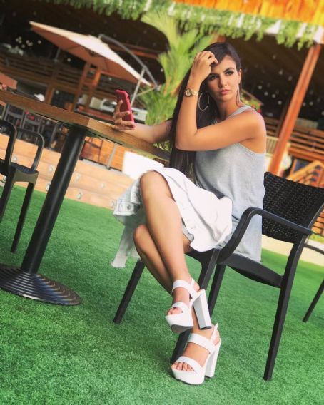 dayanara peralta feet 5