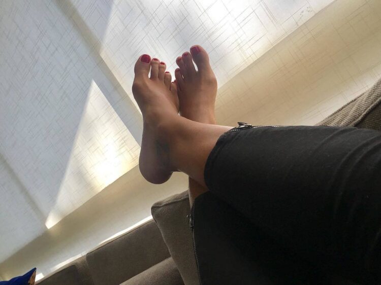 dayra lambis feet 1