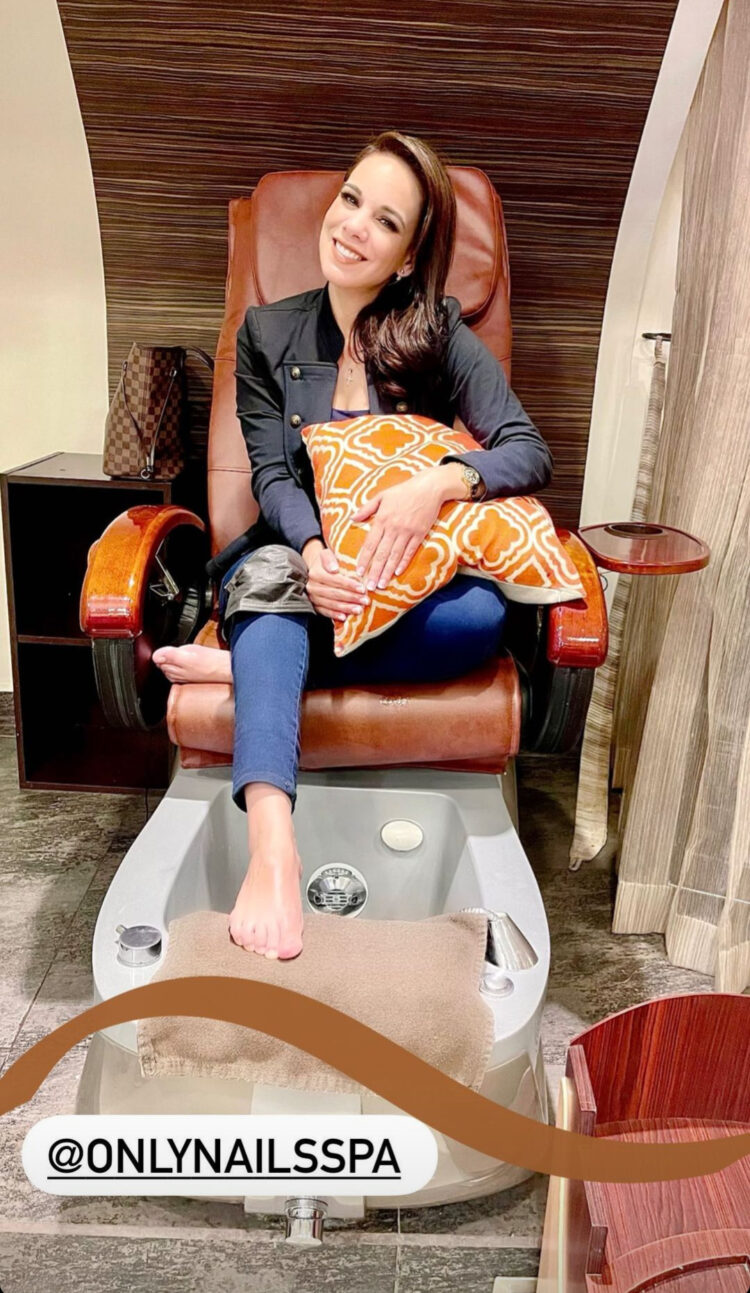 debora estrella feet 4