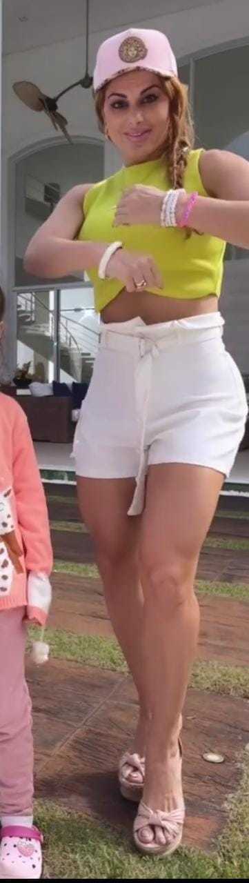 deborah albuquerque feet 5