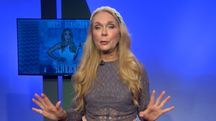 debra danielsen feet 4