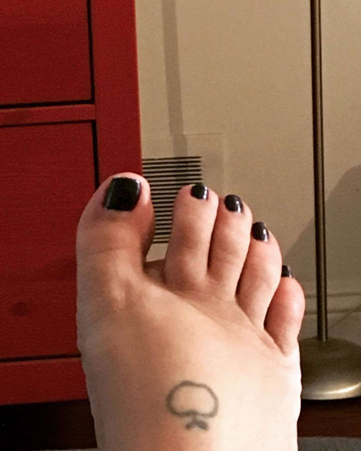 debra digiovanni feet 4