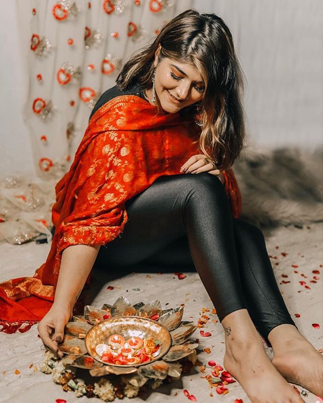 deeksha khurana feet