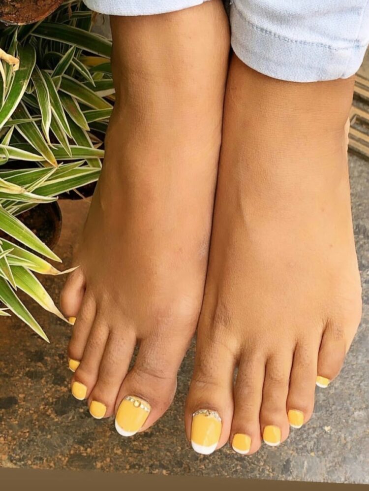 deepika das feet