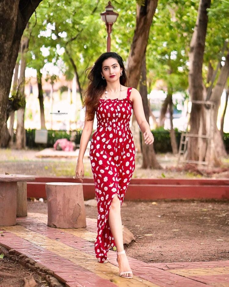 deepika pilli feet 5