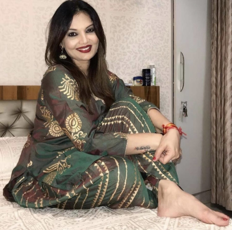 deepshikha nagpal feet 1