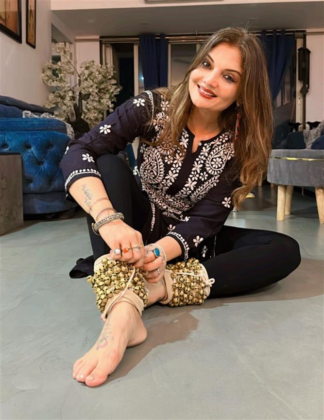 deepshikha nagpal feet 2