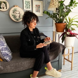 defne gunturkun feet 2