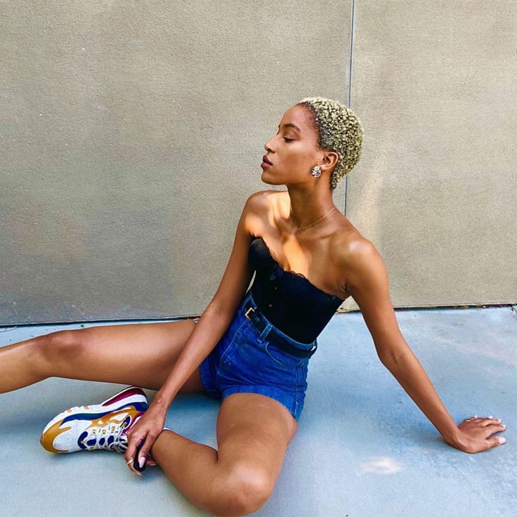 deja main girl feet 6