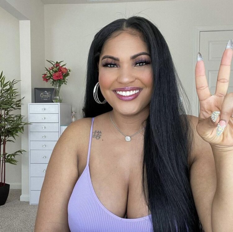 deleesa st. agathe feet 1