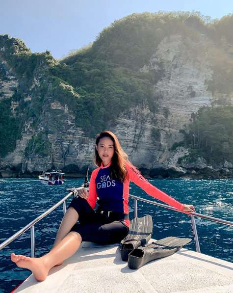 della dartyan feet 4