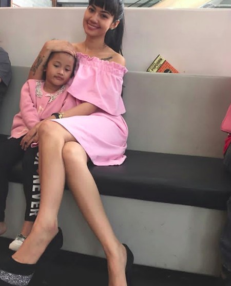 della wulan astreani feet 5