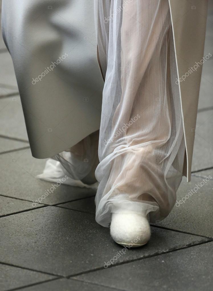 delphine manivet feet 5