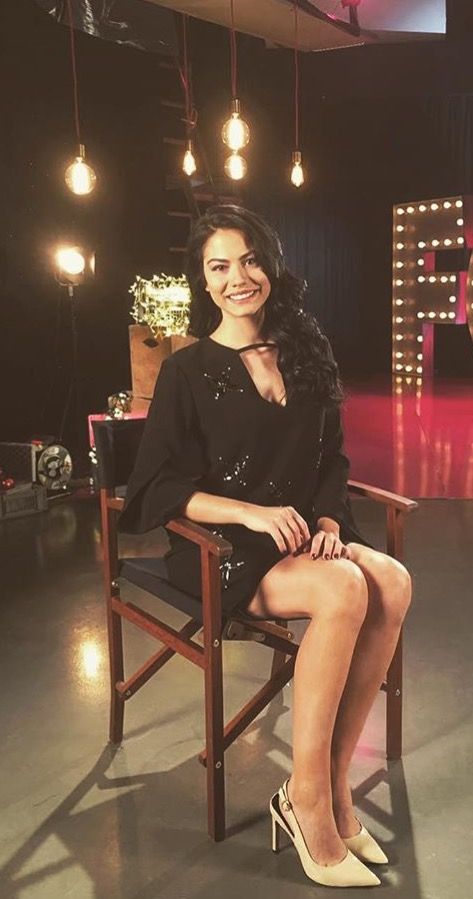 demet ozdemir feet 4