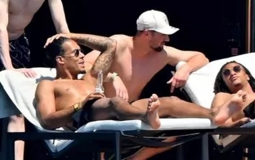 demi van dijk feet 1