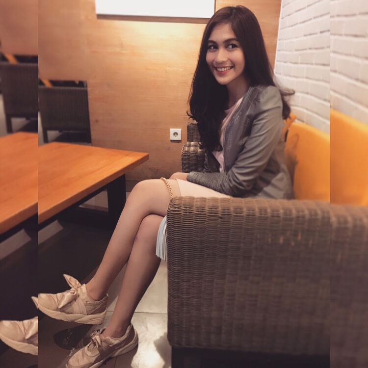denira wiraguna feet 5