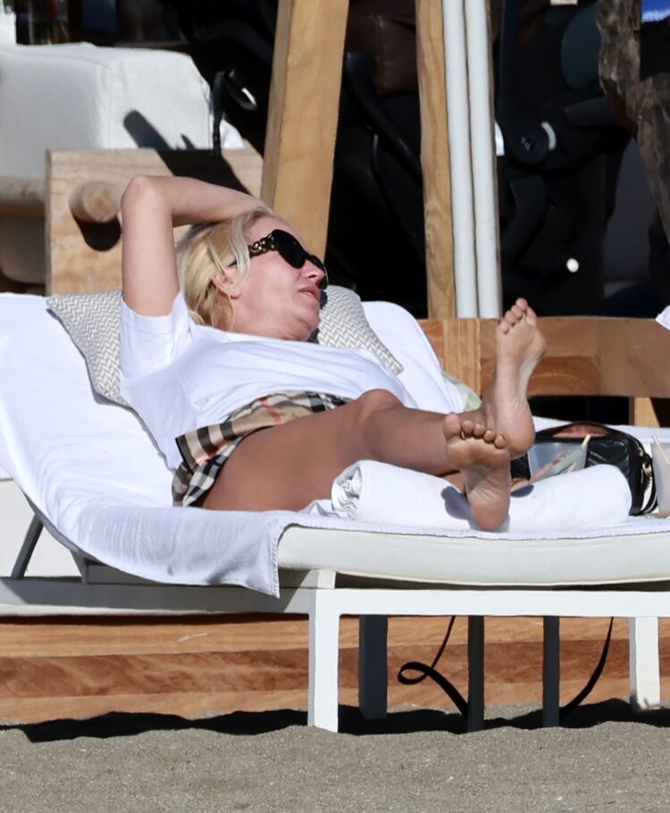 denise barbara feet scaled