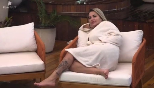 deolane bezerra feet 5