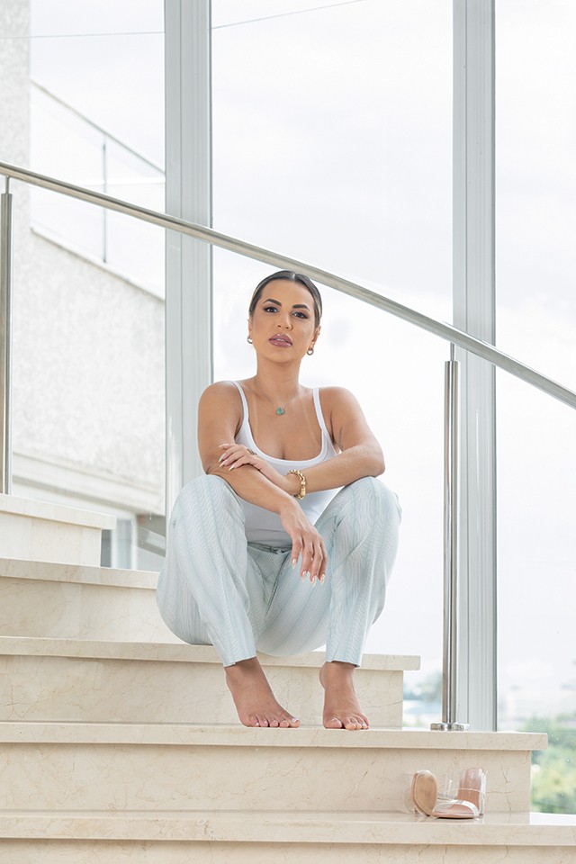 deolane bezerra feet 6