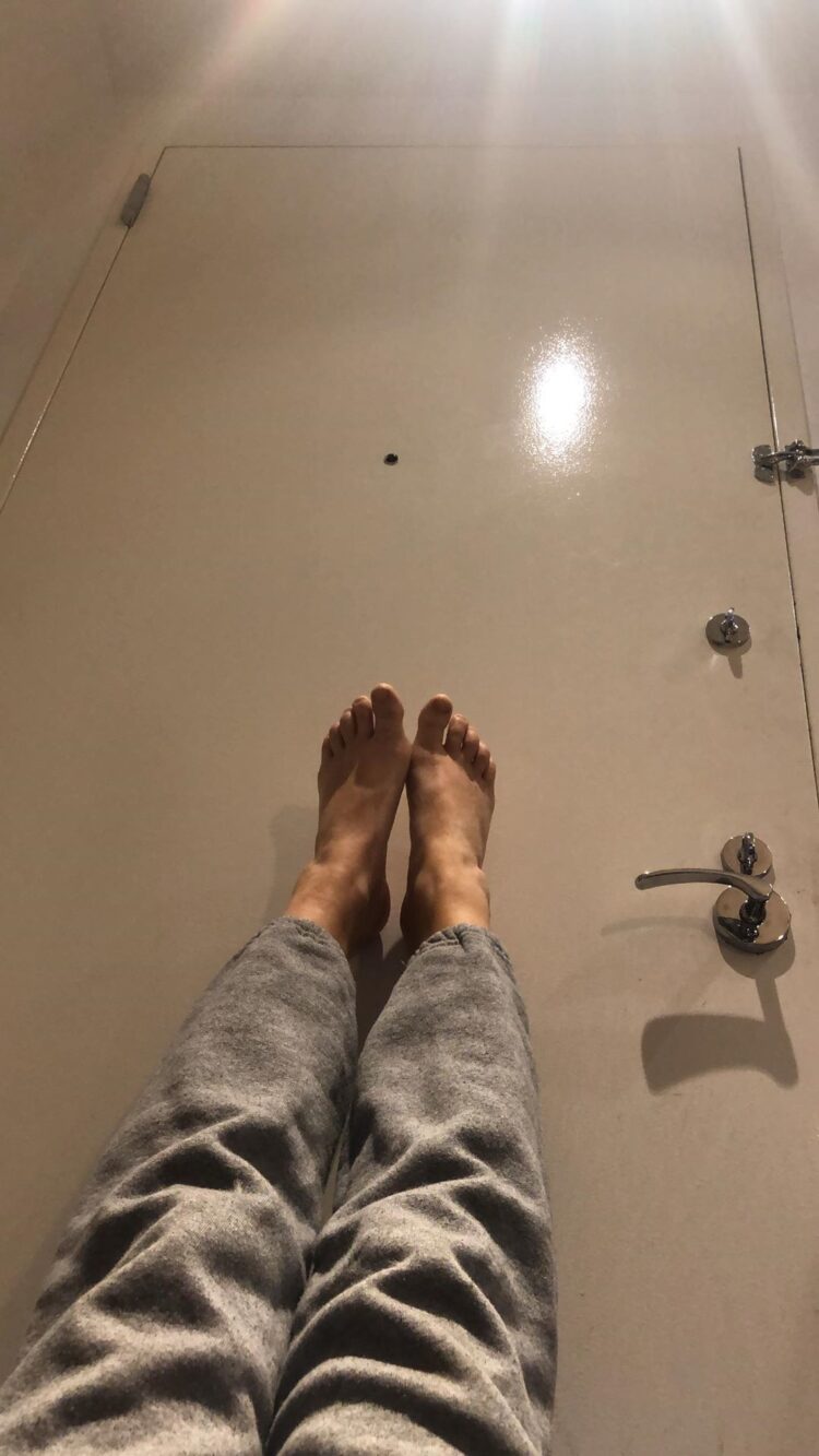 destry allyn spielberg feet 3