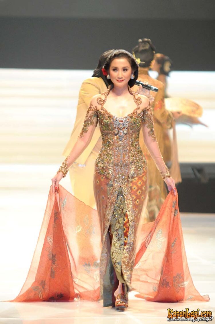 desy ratnasari feet 4