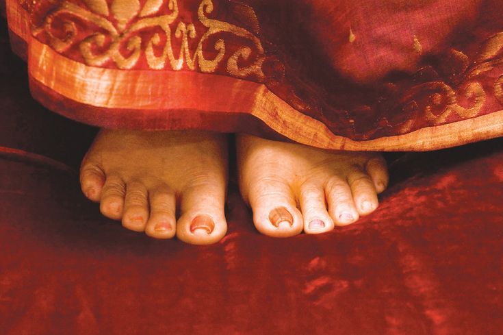 devi feet 4