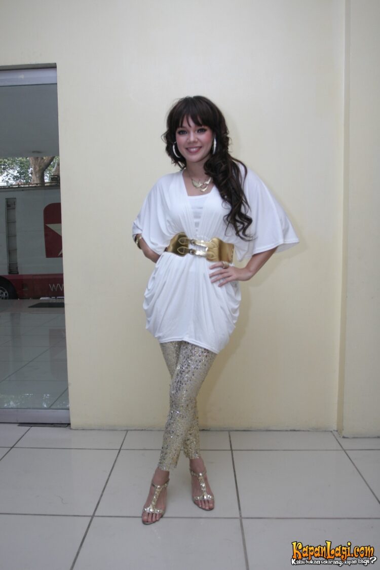dewi sandra feet 6