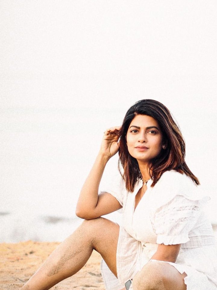 dhanashri kadgaonkar feet 6