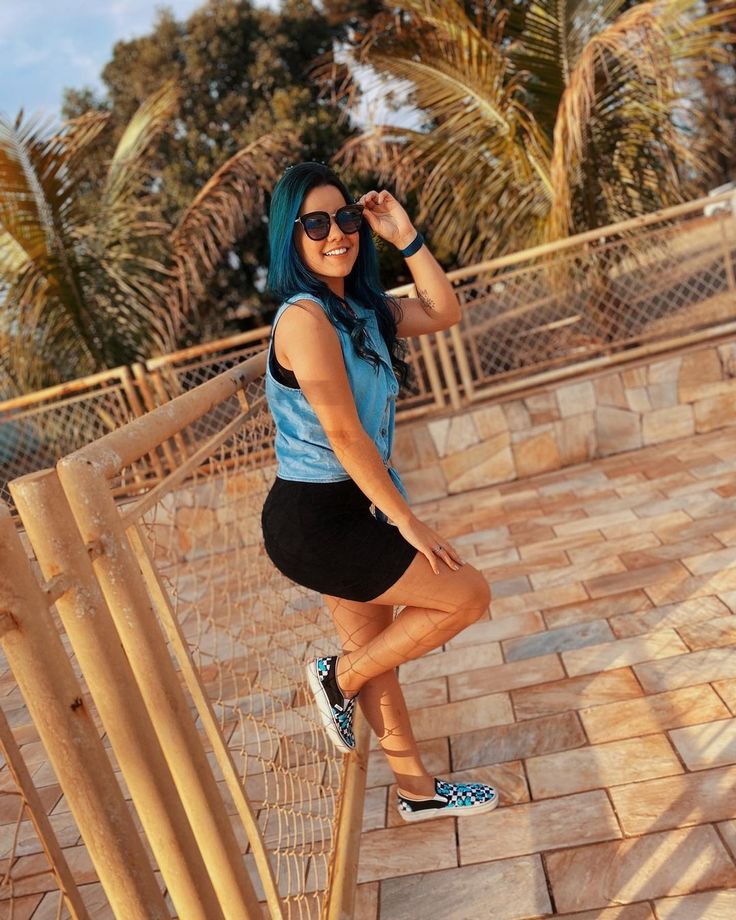 dhara fabricio feet 1