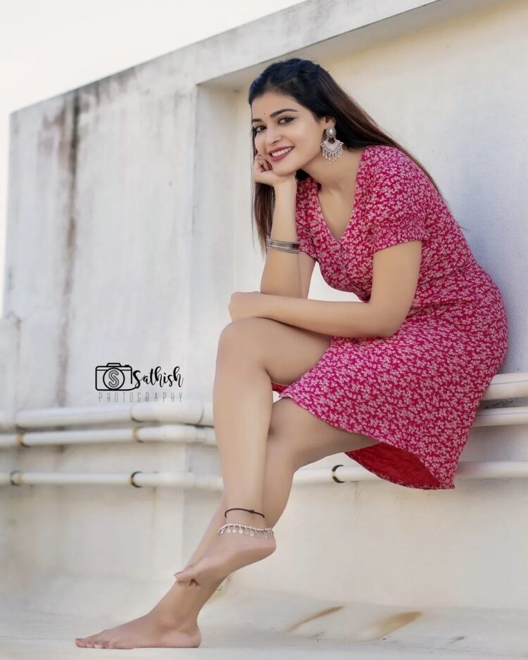 dharsha gupta feet