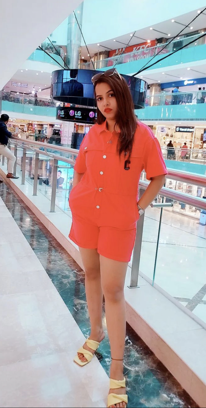 dhinchak pooja feet