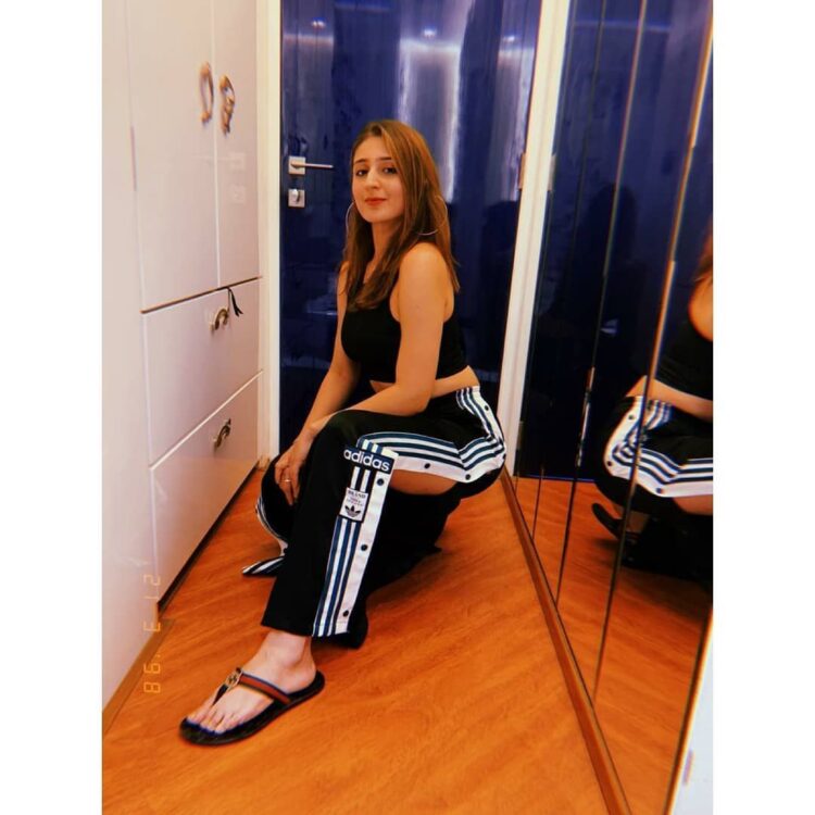 dhvani bhanushali feet 4