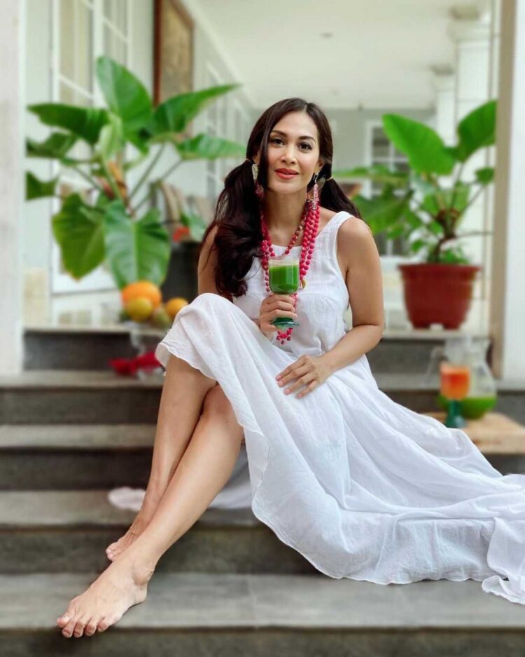 diah permatasari feet 1