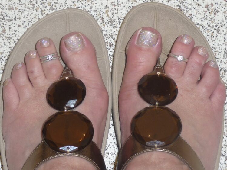 diamond brown feet 6