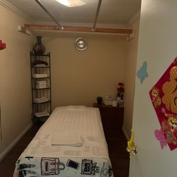 diamond the body feet 6