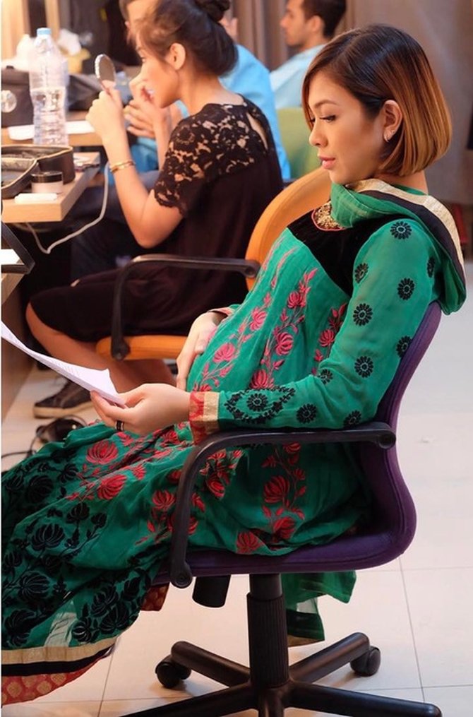 dian ayu lestari feet 1