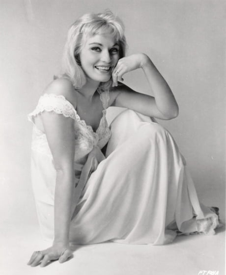 diane cilento feet 3