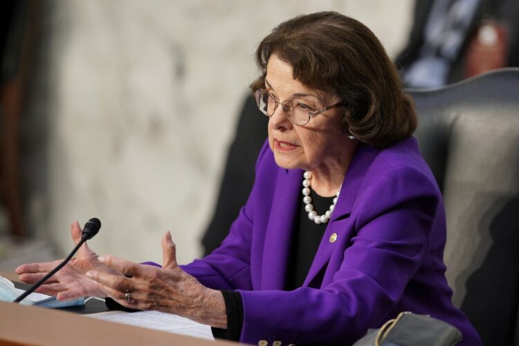 dianne feinstein feet 6