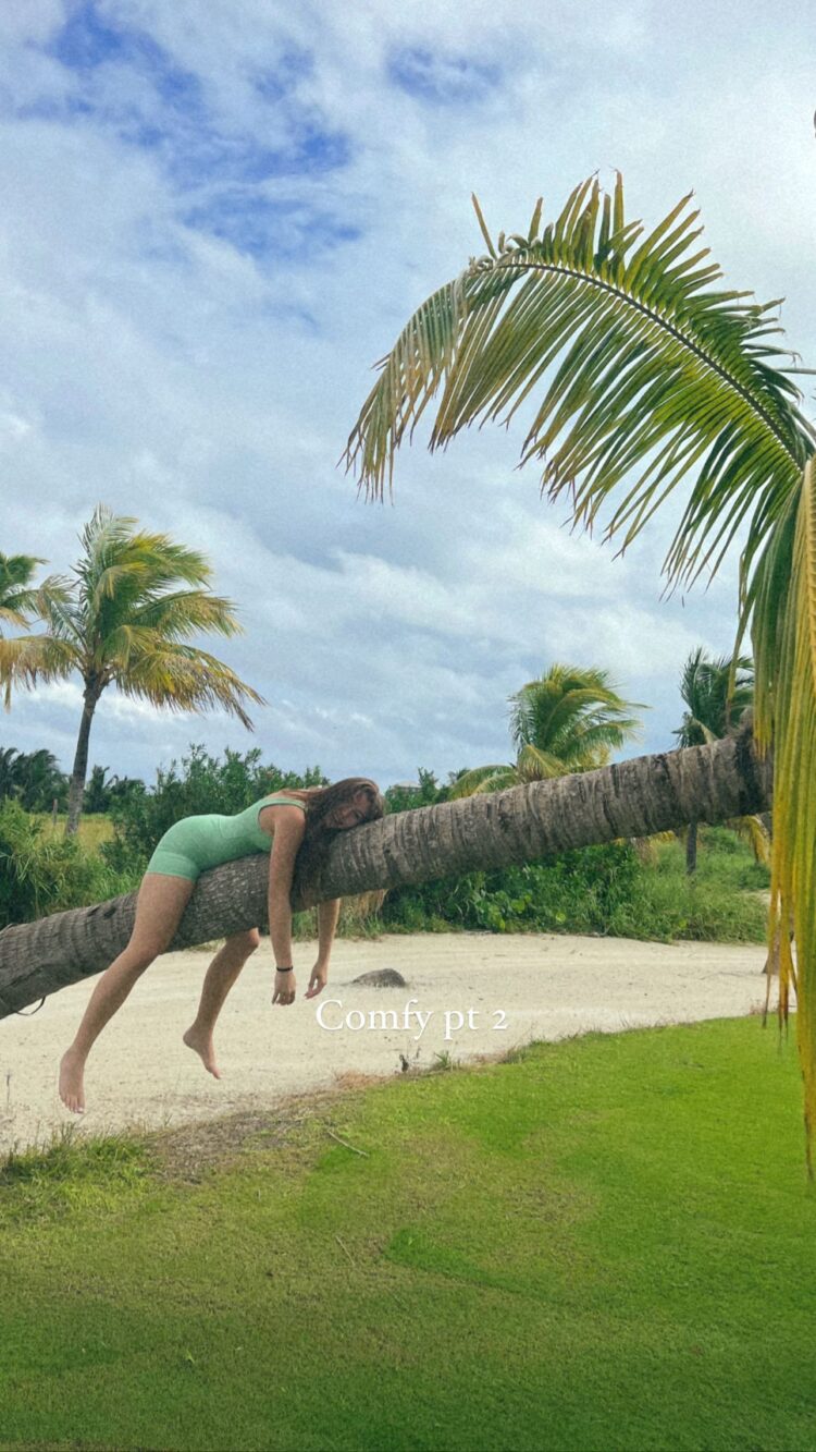 diksie lawrence feet 5