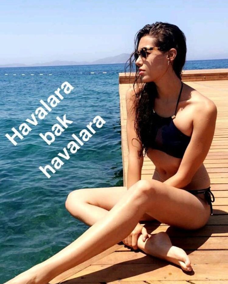 dilan cicek deniz feet 4