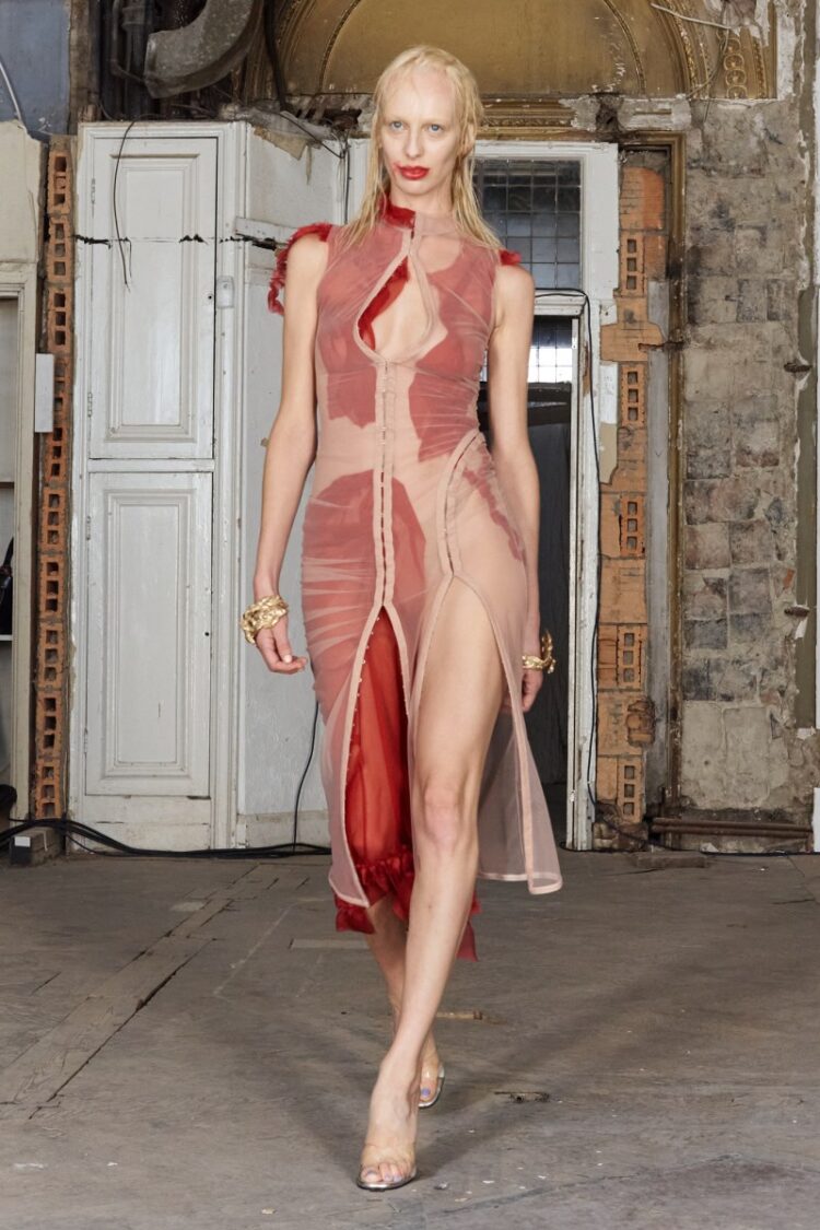 dilara findikoglu feet 1