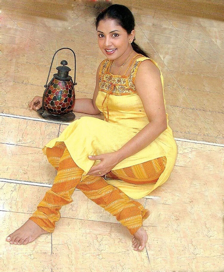 dilhani ekanayake feet 2